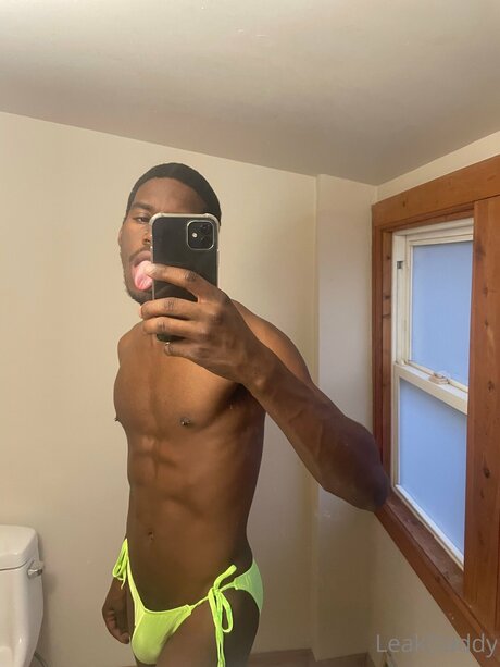 Emperor_ modèle nu archive