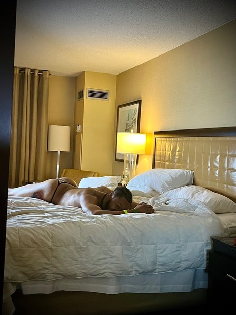 _MR Blow Yo Back Out_ modèle parfait images