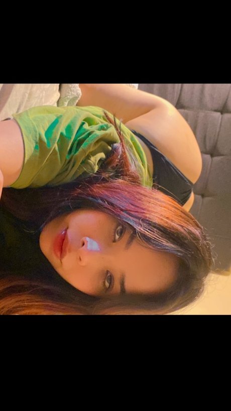 blonde aux gros seins onlyfans chaud érotique image