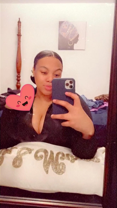 xPinkyy modèle porno photo