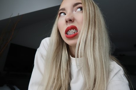 Kate in Braces haut modèle archive