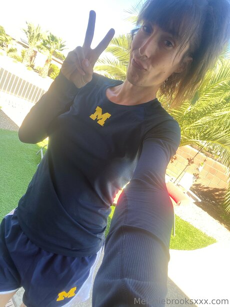 MelanieBrooks joli modèle des photos