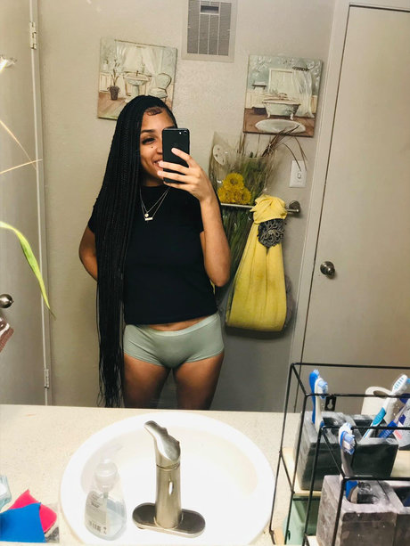 Tyblood actrice sexy archive