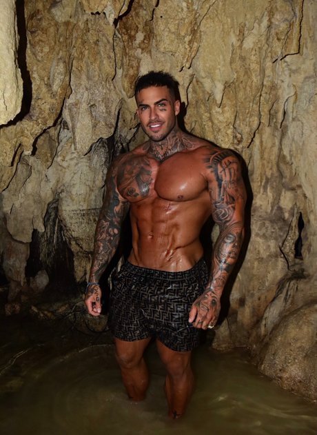 TROYBOY PRIVATE_ modèle artistique img