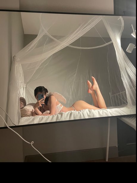 Alya Vural haut modèle galeries