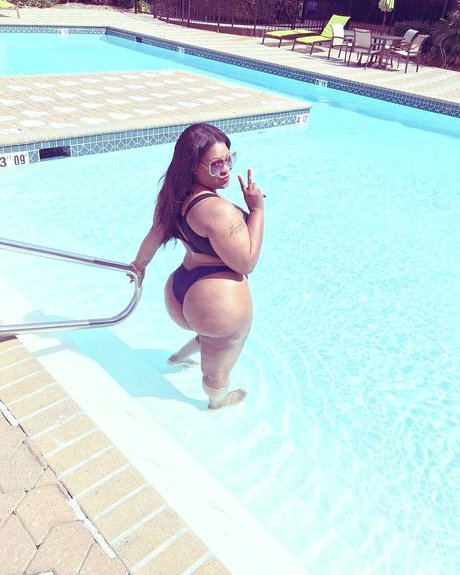 zoethickkkk modèle galeries