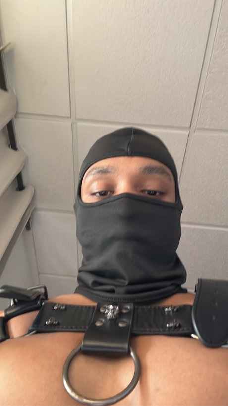 Enzo_ modèle adulte image