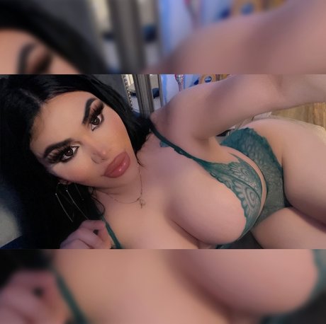 ébène enceinte onlyfans haute qualité image