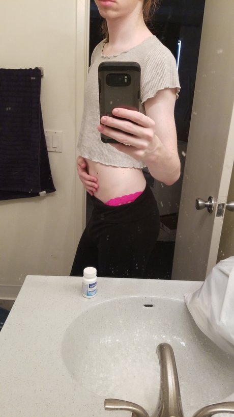 Femboy Cola star du porno chaude photos