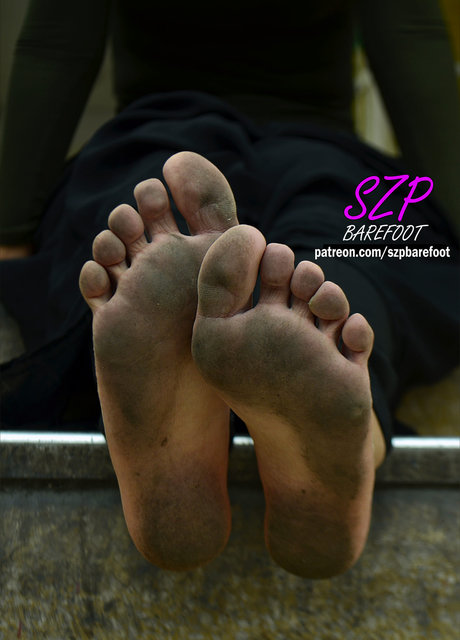 SZP Barefoot actrice chaude photos