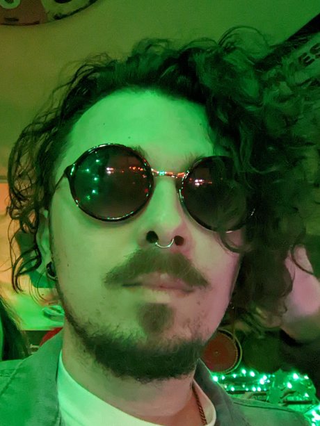 Trashcan Wallace étoile exclusive photo