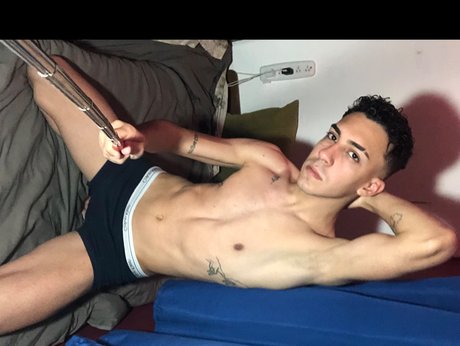 HOT PENDE_ joli modèle des photos