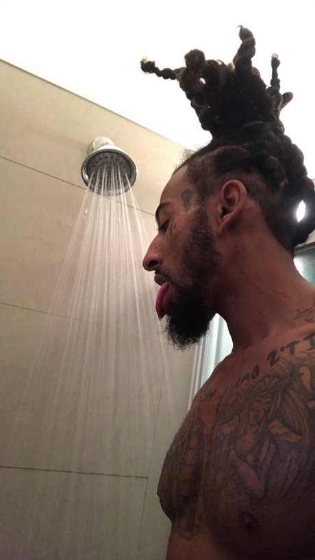 Romello champagne carter étoile exclusive images