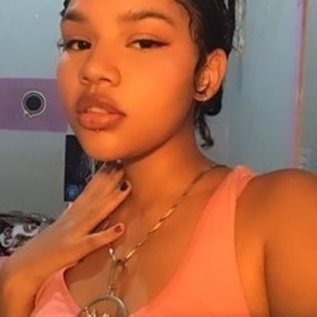 Giovana Giulia_ star du porno sympa photos