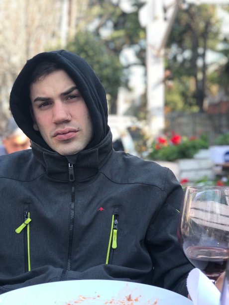 Brian Gimenez star du porno gratuite image