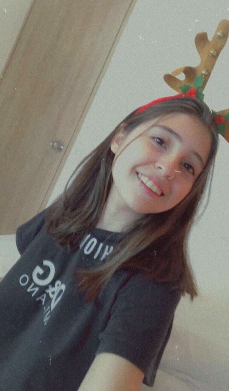 Hazel shy modèle érotique galerie