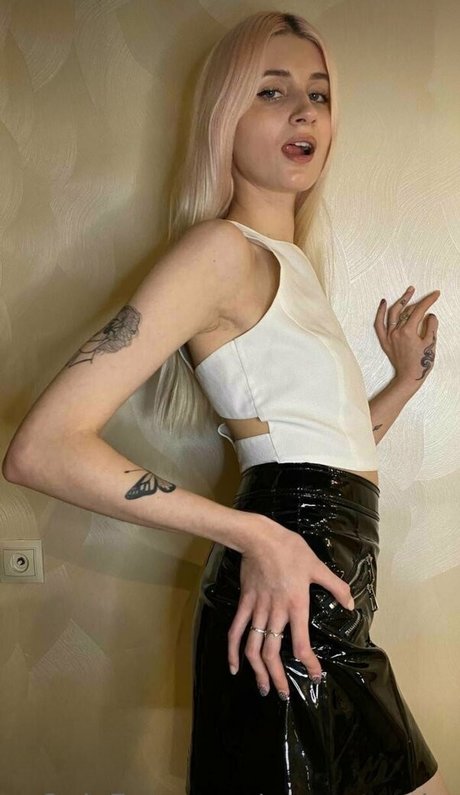 Emma Tender modèle chaud img