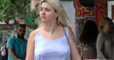 Candid Bralessday star du porno nue photo