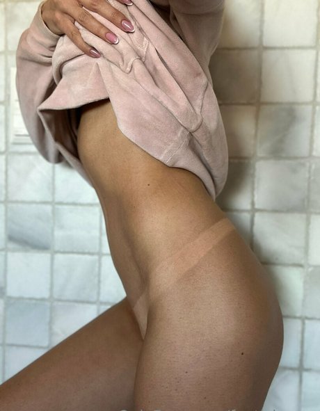 Footish Ann star du porno de haute qualité galerie