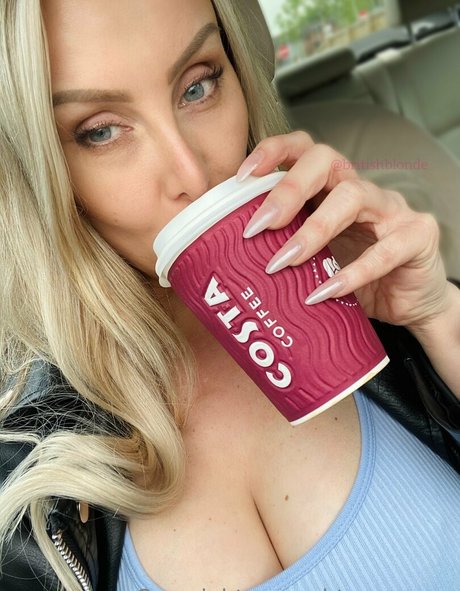 lingerie milf uniquementfans pornographique hd photo