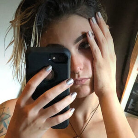 Baby blaze nus étoiles galeries