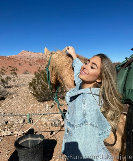 DakotaJane modèle gratuit img