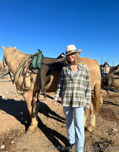 DakotaJane étoile chaude galeries