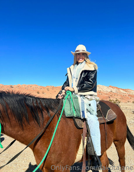 DakotaJane étoile xxx photo