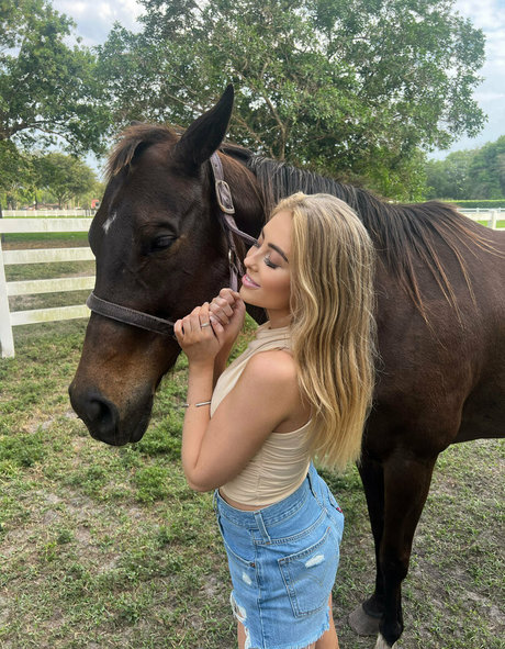 DakotaJane star du porno sympa des photos