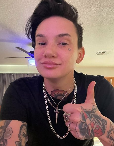 nikkihearts actrice de nus photos