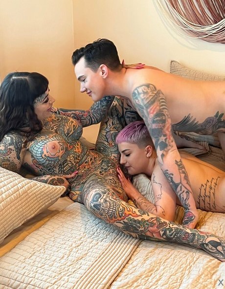 nikkihearts étoile de l'art galeries