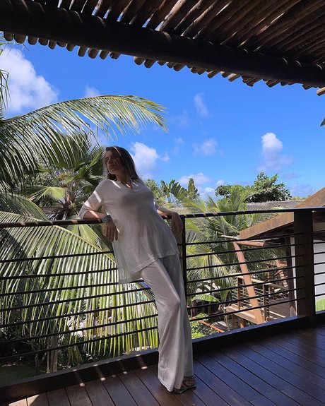 Xenia Tchoumi modèle de haute qualité collection