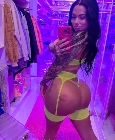 free karmen actrice sexy galeries