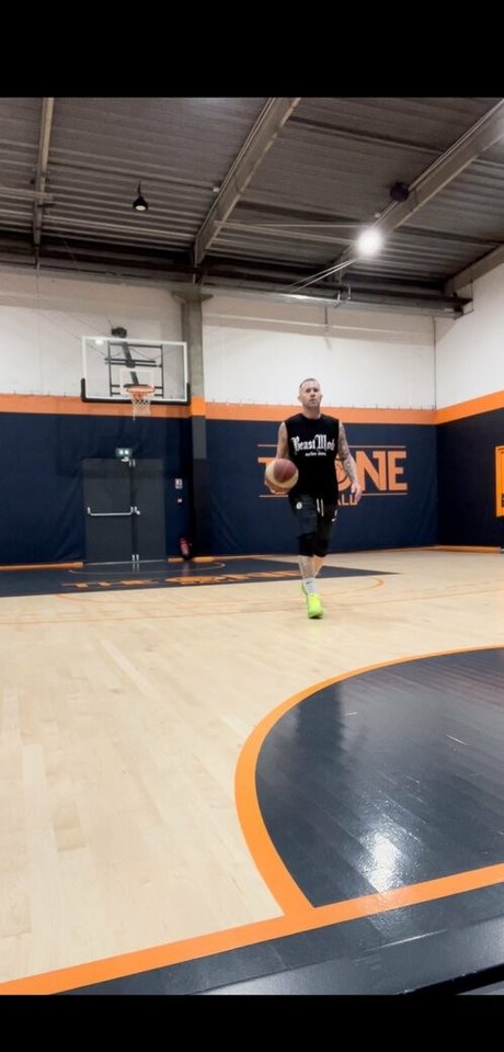 chaton courbé onlyfans jolie xxx des photos