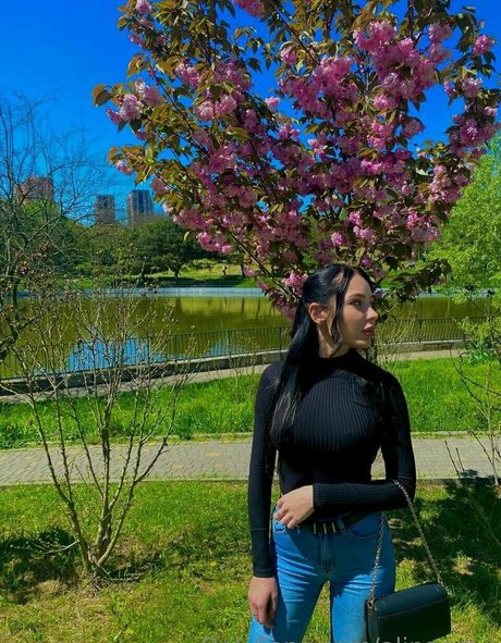 gros seins branlette espagnole onlyfans xxx pornographique photo