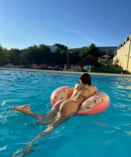 adorer onlyfans nu exclusif galerie