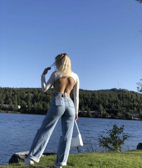 Arielle Burstrom modèle adulte collection