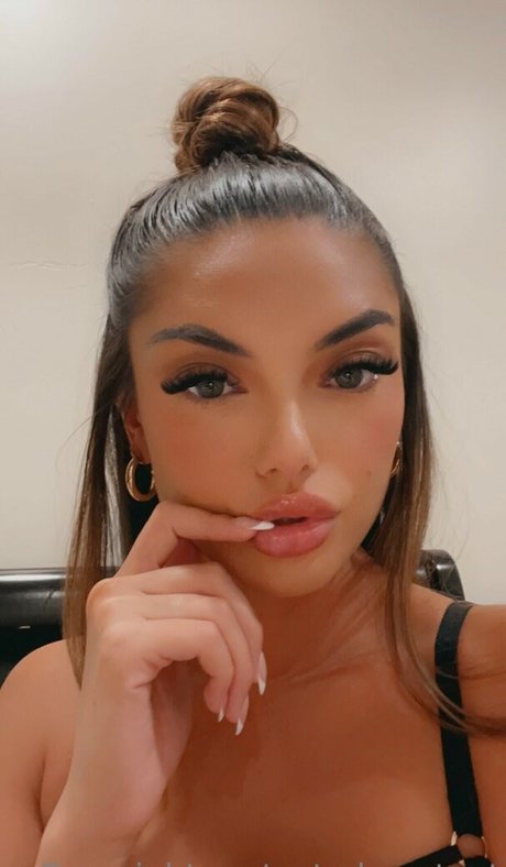 Kaitlyn Nguyen nus star du porno galerie