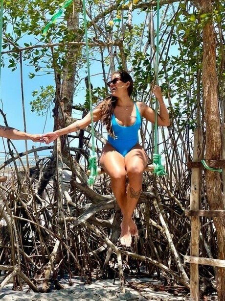 Caroline Veronica joli modèle archive