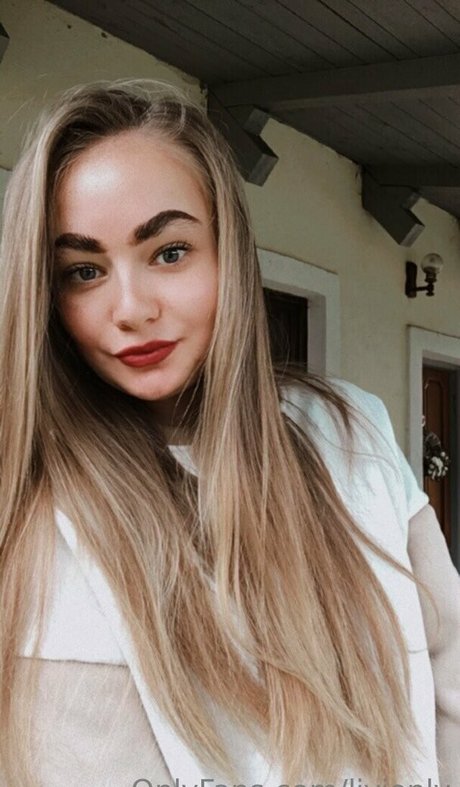 livionly nus étoiles galeries