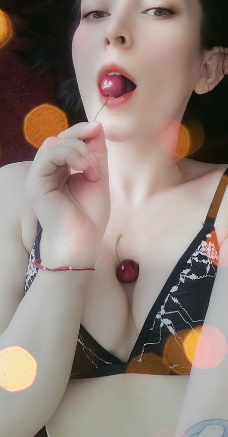 Olya Holmes art étoile collection