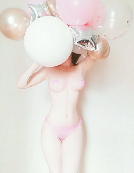 Olya Holmes haut modèle des photos