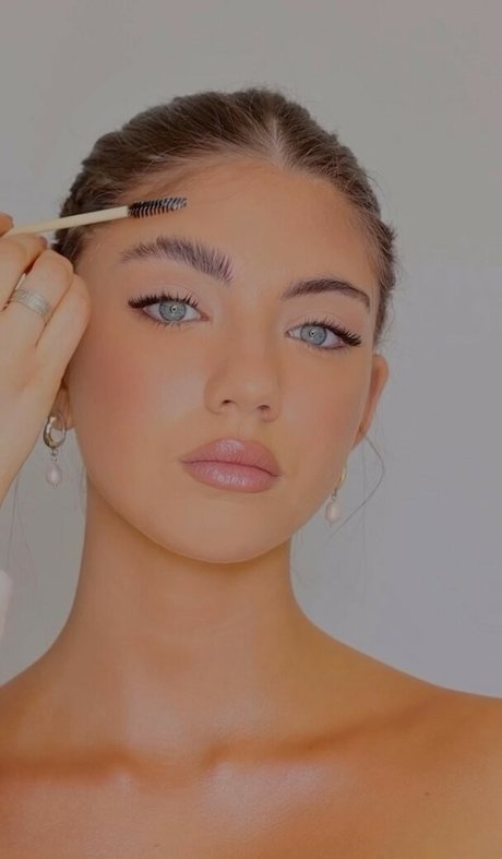 Ela Be eri star exclusive des photos