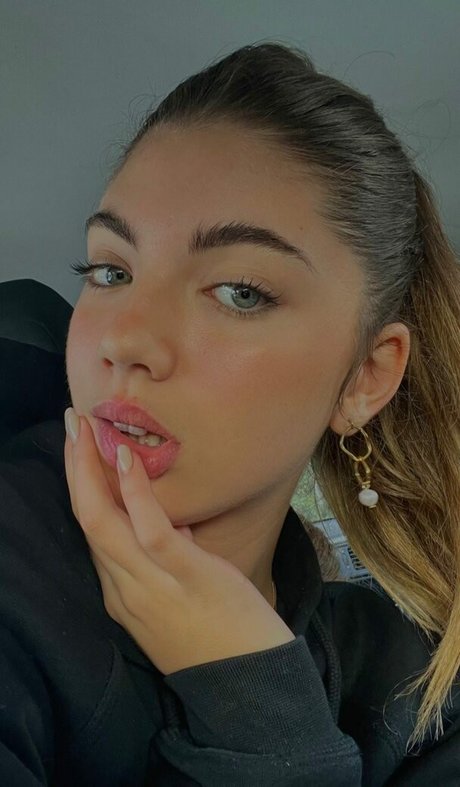 Ela Be eri modèle parfait photo