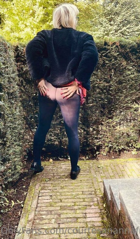 courtesanannafree étoile nue image