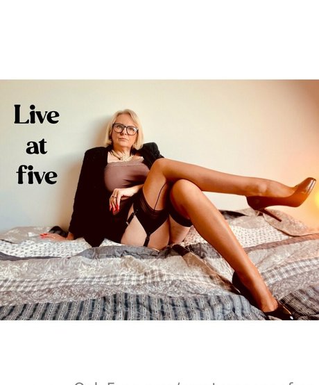 courtesanannafree actrice artistique galerie