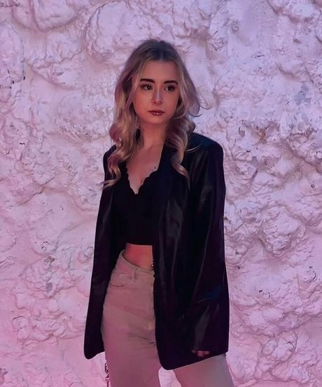 Kerry Ingram modèle parfait galerie