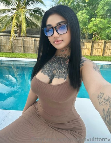 Mulanvuittontv modèle adulte des photos