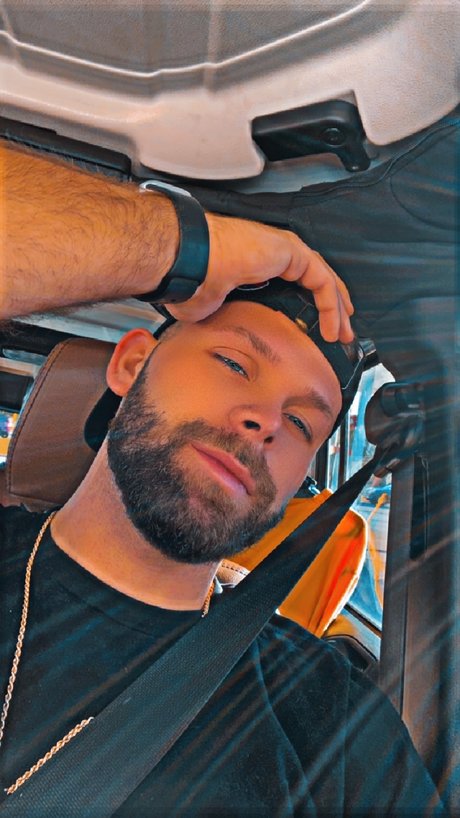 Kylo Karsyn haut de star du porno des photos