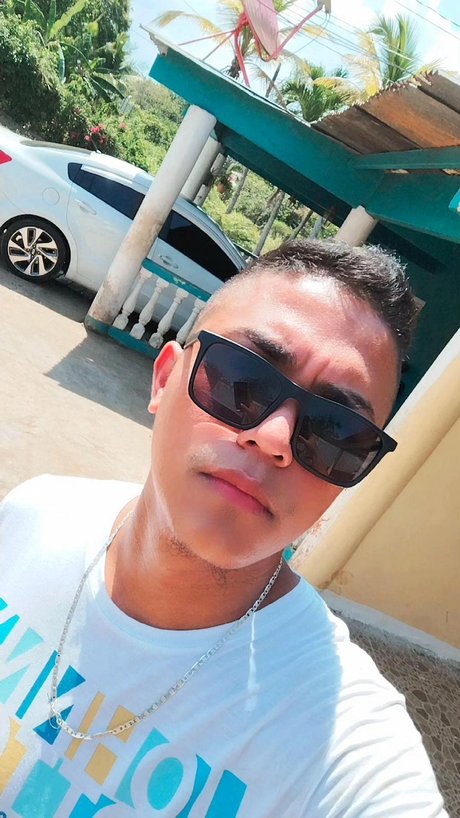 Karlos Lewis étoile érotique photos